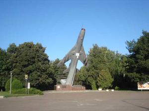 Самолет СУ-17-памятник освободителям г. Черкассы