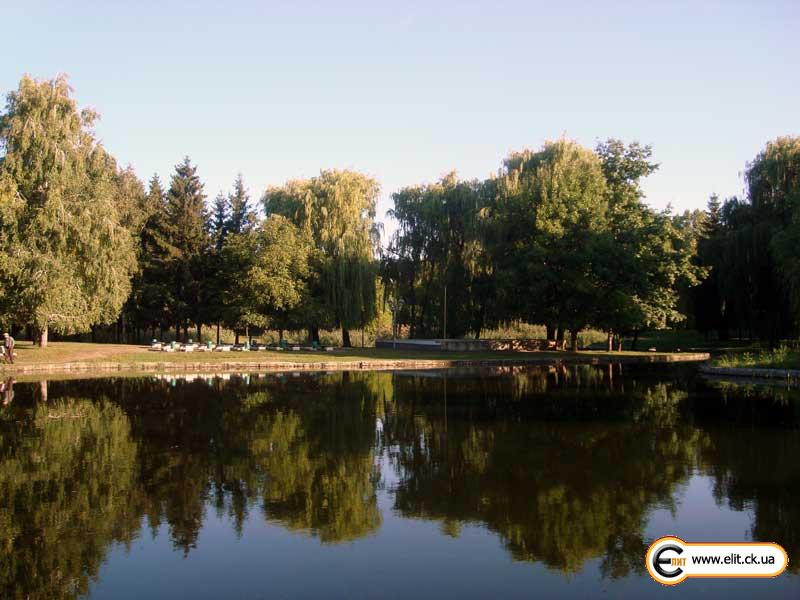 Озеро в парке Победы г. Черкассы.
