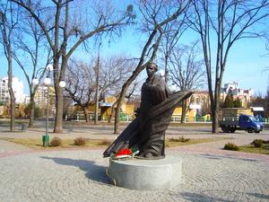 Памятник поэту Василию Симоненко