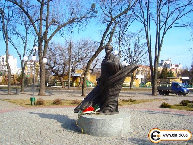 Памятник поэту Василию Симоненко