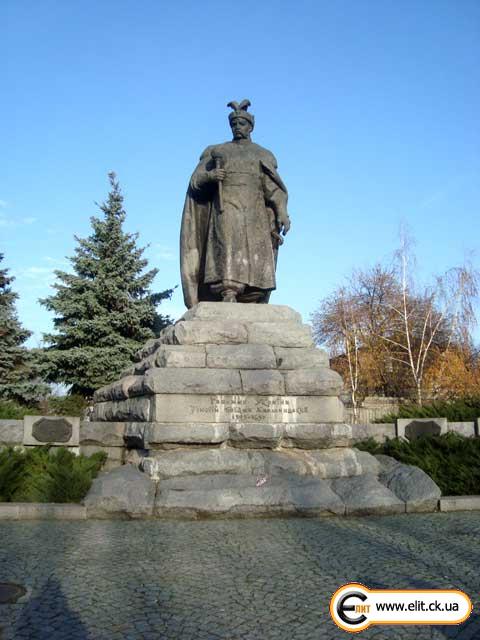 Памятник Б. Хмельницкому г. Черкассы